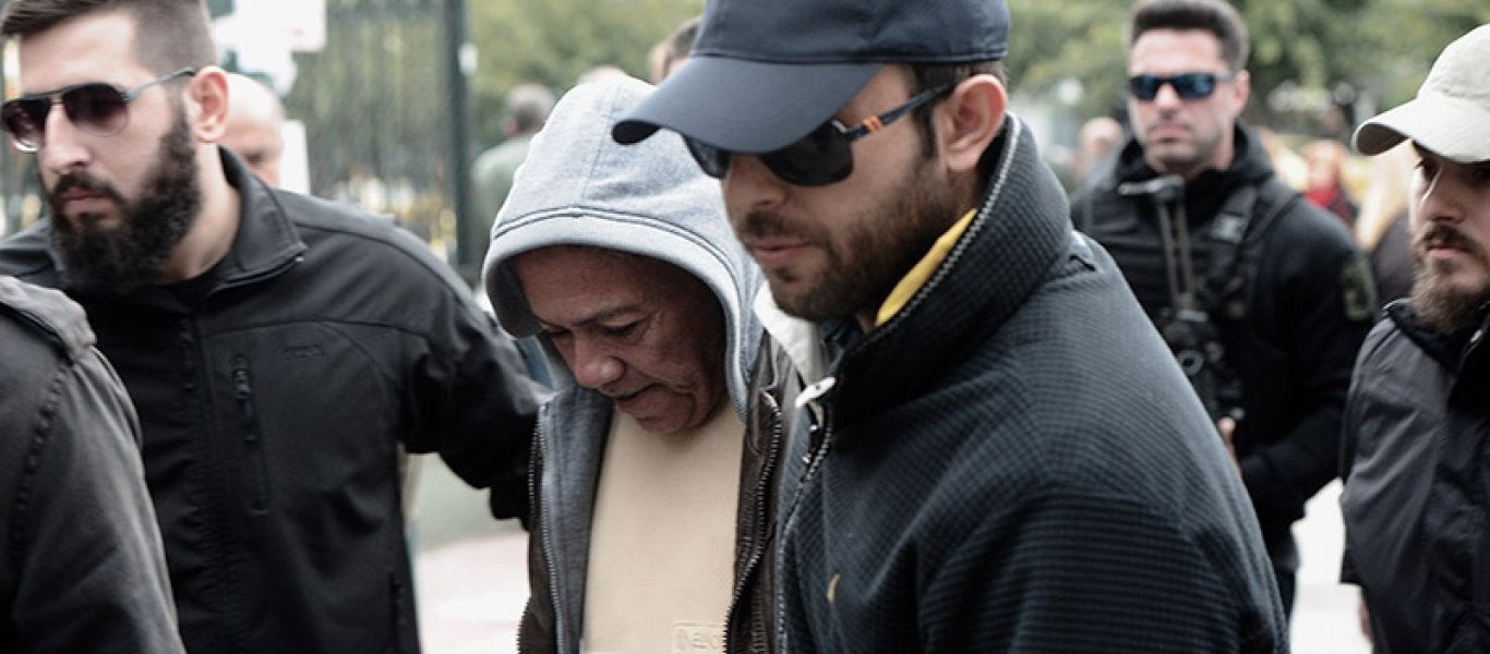 Βίντεο – ντοκουμέντο: O δολοφόνος της Δώρας προσπαθεί να πουλήσει το κινητό της στην Ομόνοια